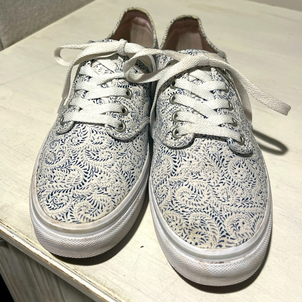 Cute Women’s Authentic Van Sneakers